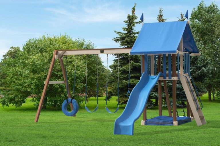 compact-173_PolyFamilyJoy_Background-1536x1024